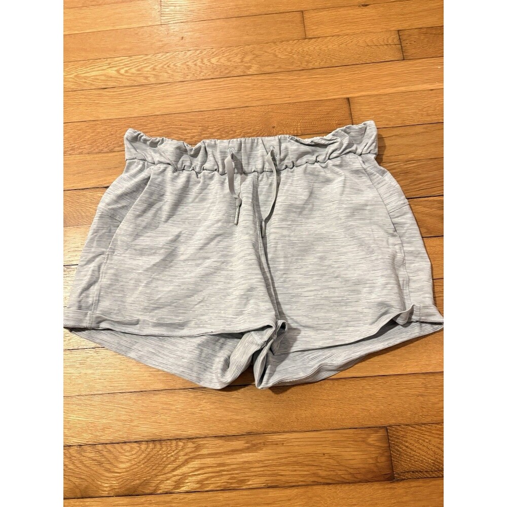 Lululemon Size 6 On The Fly Shorts White Stripes - Picture 2 of 6